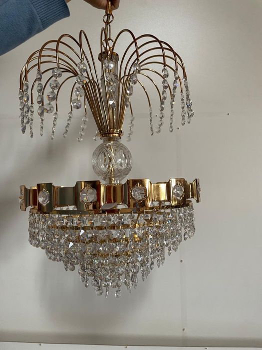 Продам чешскую хрустальную люстру