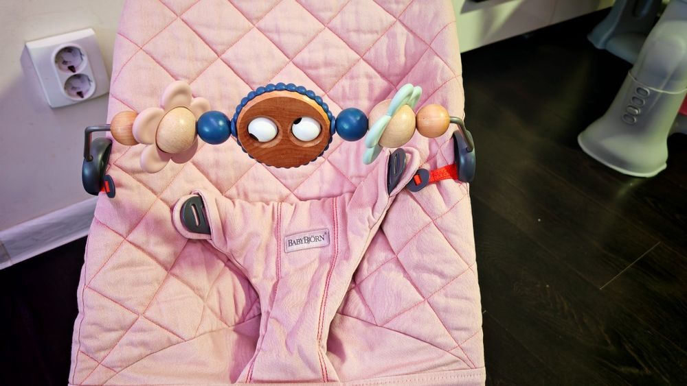 BabyBjorn шезлонг + играчка