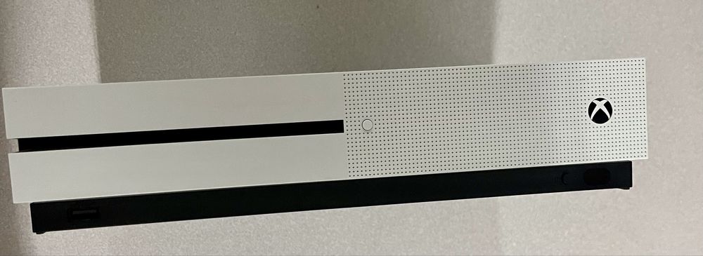 Xbox One 1 TB plus jocuri