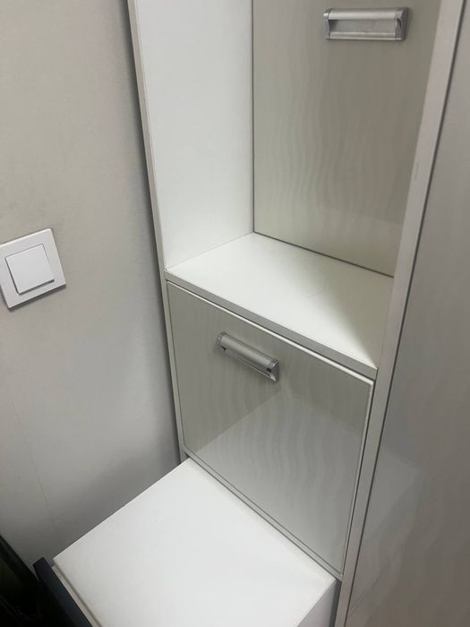 Детская спальня, кровать-чердак и полки