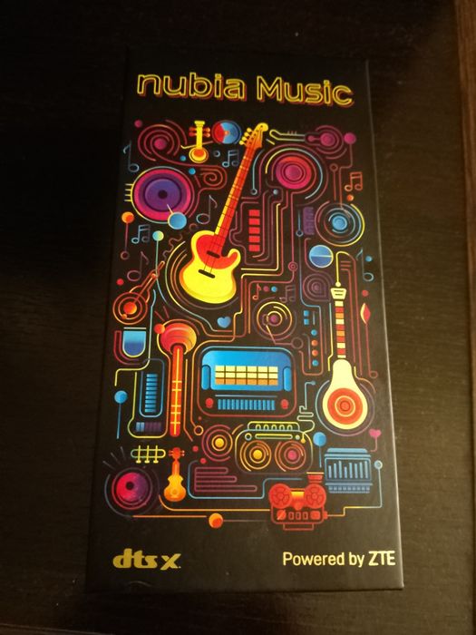 Vând telefon Nubia music
