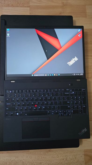 Laptop Lenovo ThinkPad P16s Gen 2 AMD Ryzen 7 PRO 32GB RAM 512 SSD