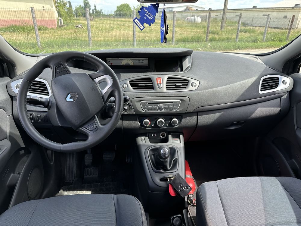 RENAULT SCENIC an 2009 ,1.5 dci cu clima si carlig remorcare