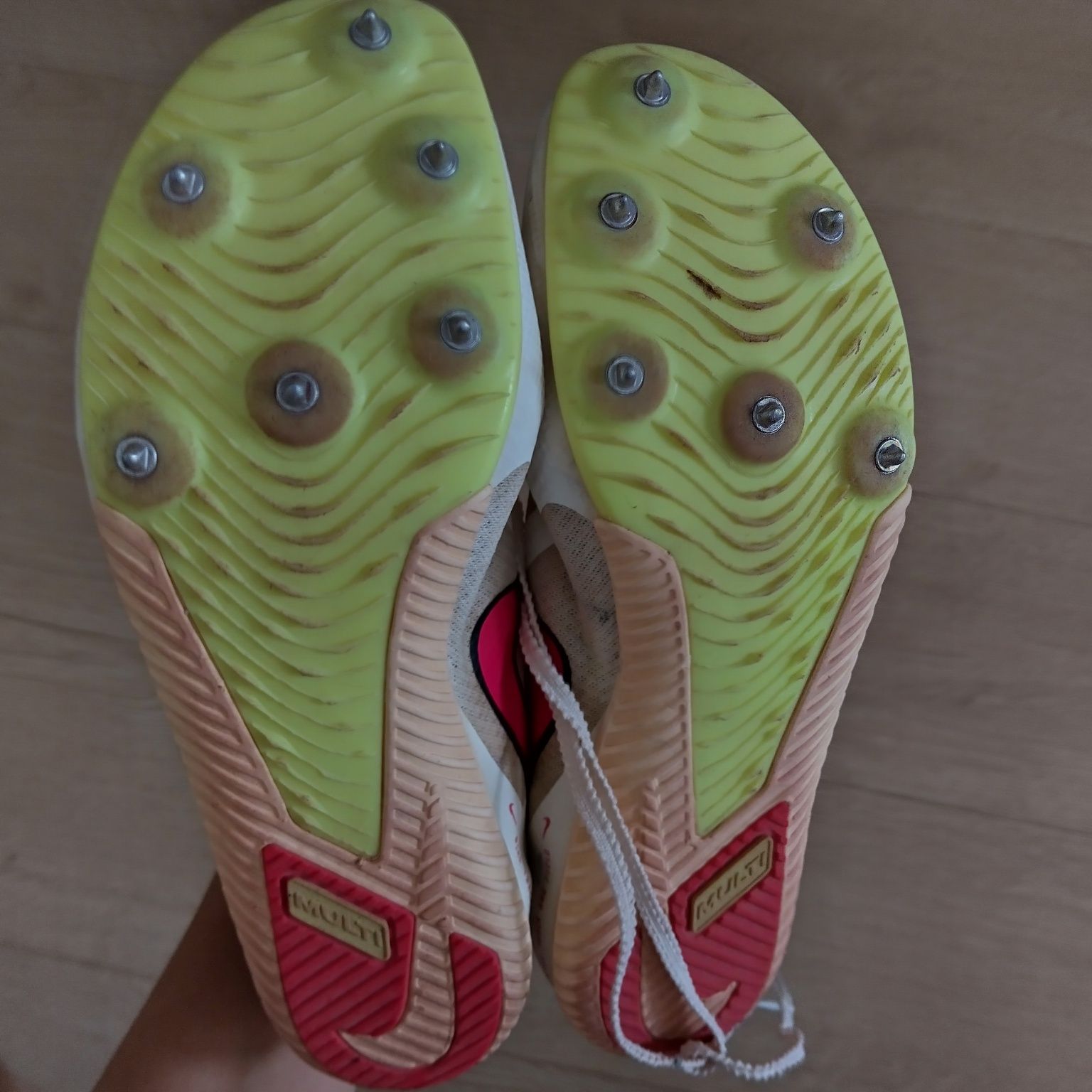 Nike шпайкове номера 38,5 и 37,5