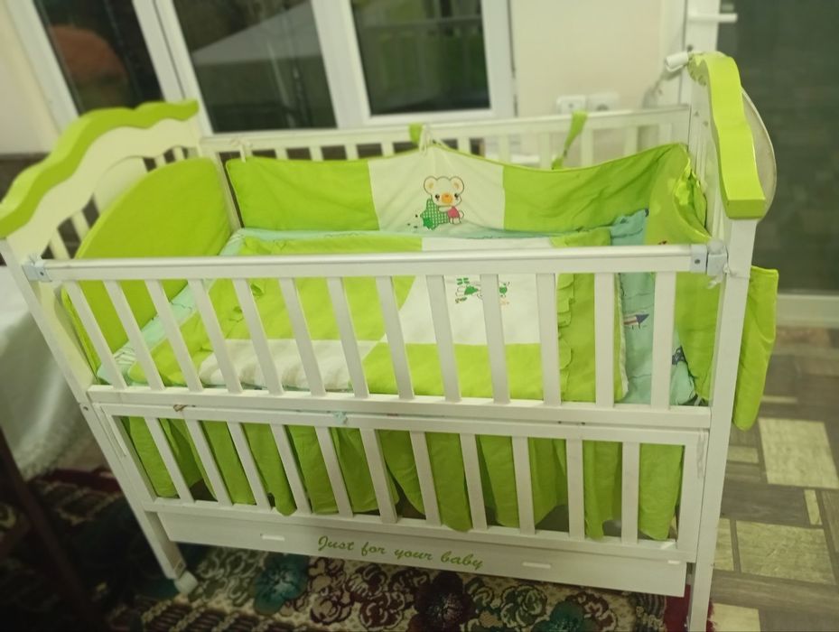 Detski karavat sotiladi srochna