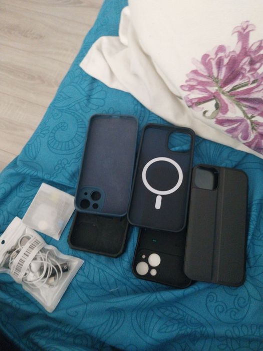 Vând accesorii de  iPhone 14 normal