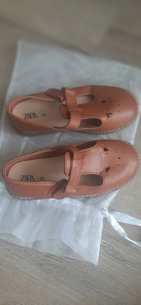 Zara / Детски затворени сандали