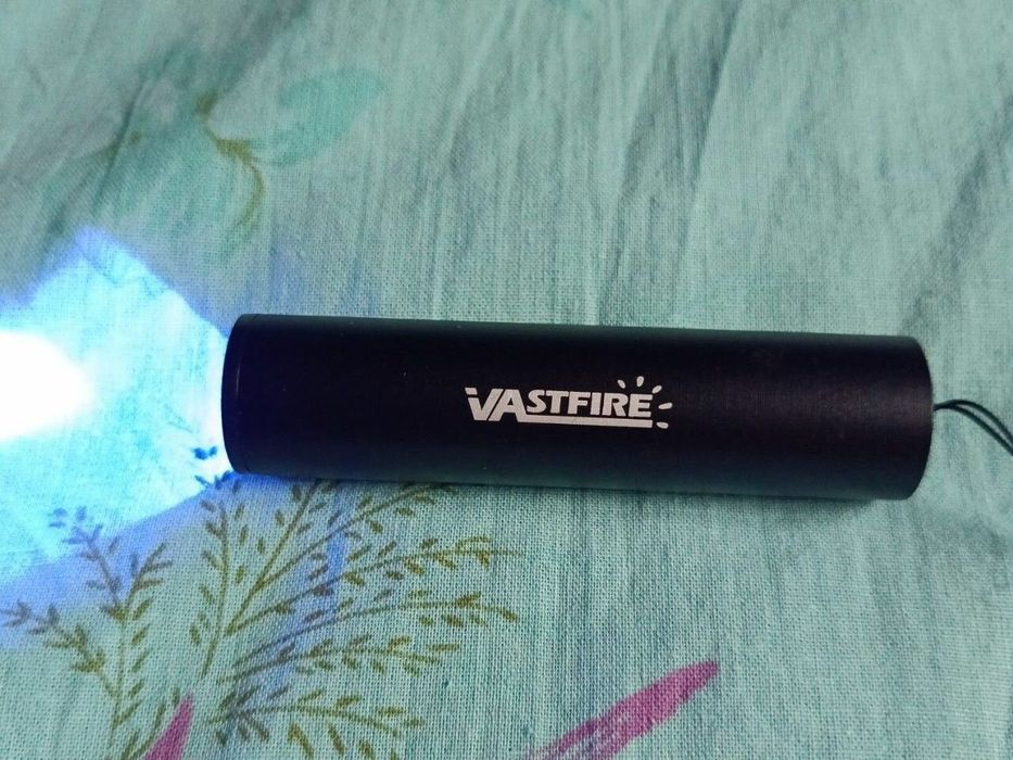 Ультрафиолетовый фонарик 365 нм