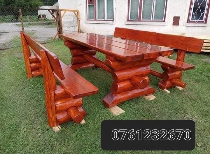 Balansoare si mese cu fotolii rustice