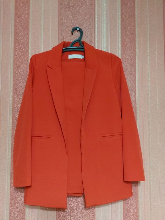 Женский брючный костюм