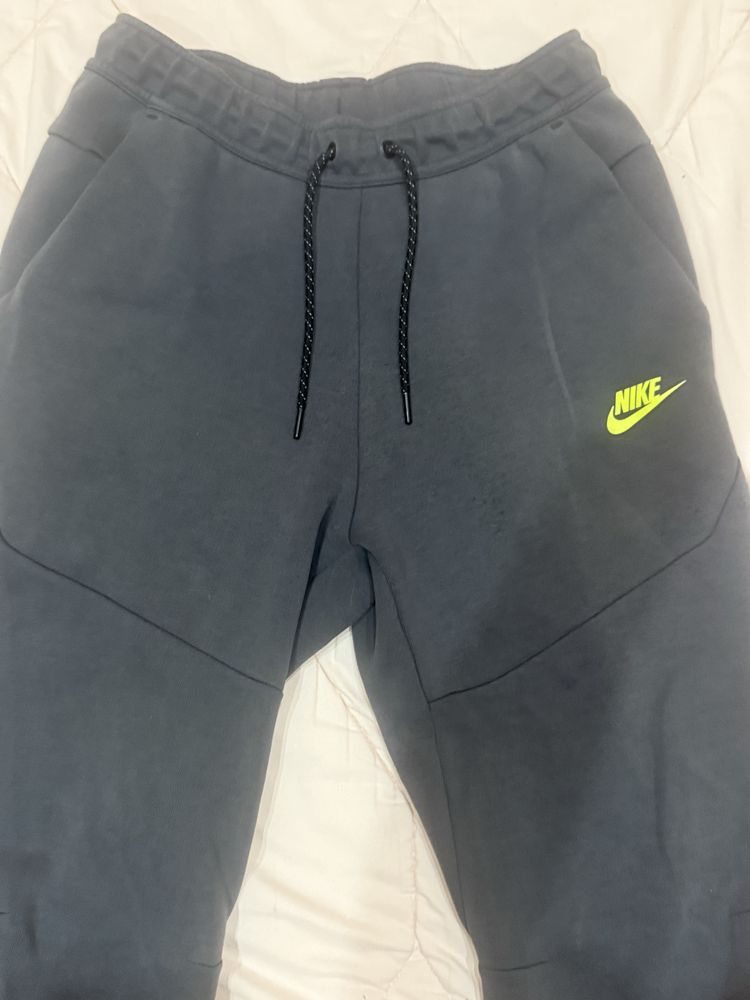 Оригинален спортен екип Nile Tech fleece S р-р лимитирана серия ,
