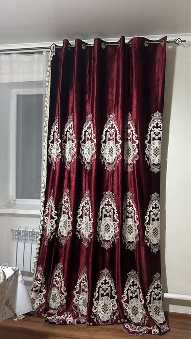 Шторы с ввшивкой 2 шт