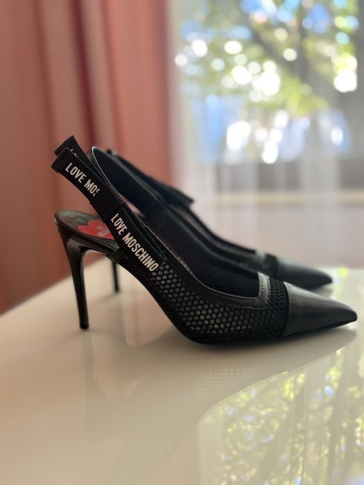 Черни токчета Love Moschino