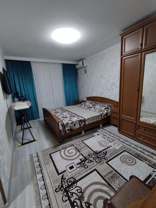 Мирзо Улугбек туманида Бюк Ипак Юли метро ёнида квартира безмаклер