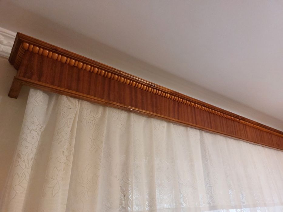 Vand galerie din lemn cu sina