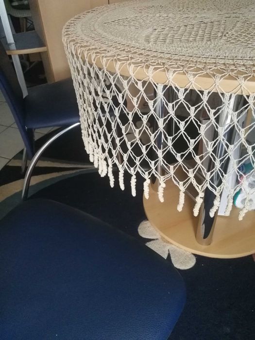 Față de masă macrame, elegantă, lucrată manual