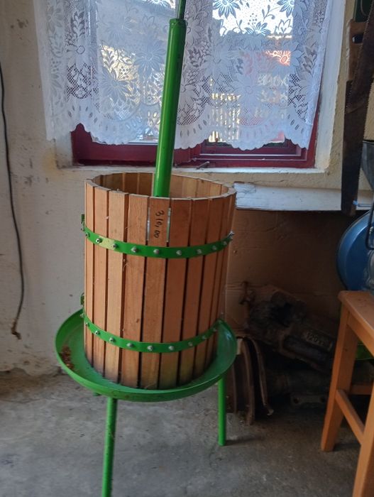 Vând storcător de strugurii nou ne folosit