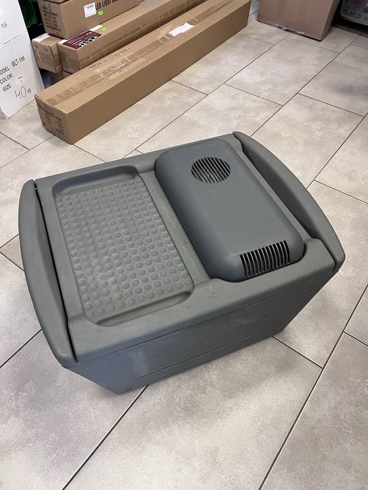 Хладилна чанта Electrolux RC1080 32L 12V VW Sharan Ford Galaxy Alhambr