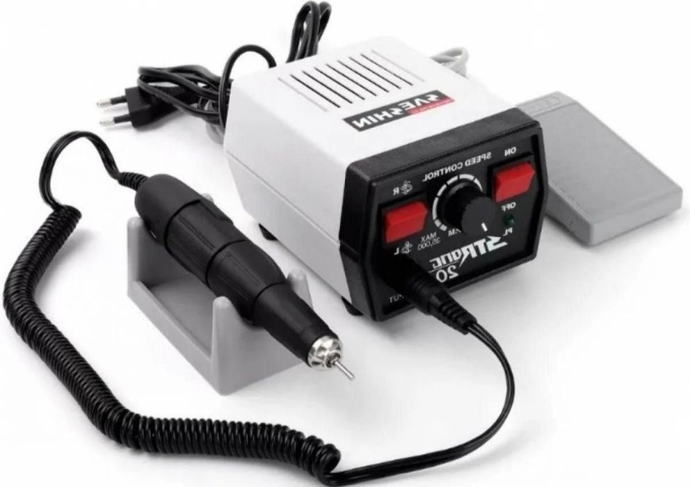 Продаётся набор для наращивания ногтей.