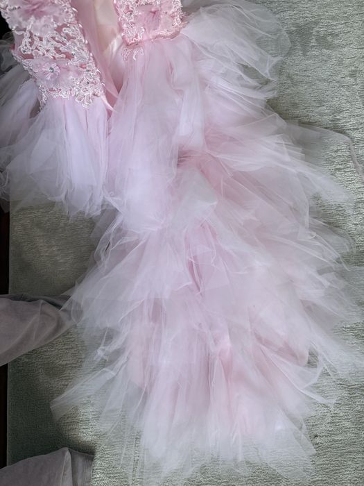 Платье для девочки со шлейфом