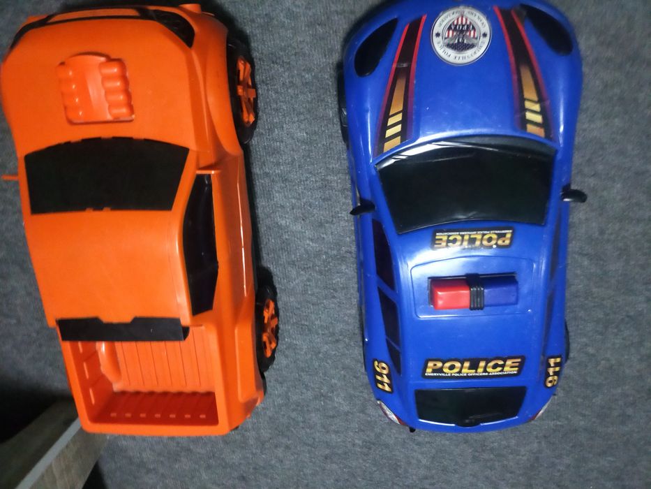 Машинки ,б/у.можно для игровых площадок