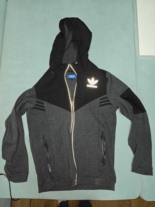 Ново мъжко спортно горнище с качулка Adidas M
