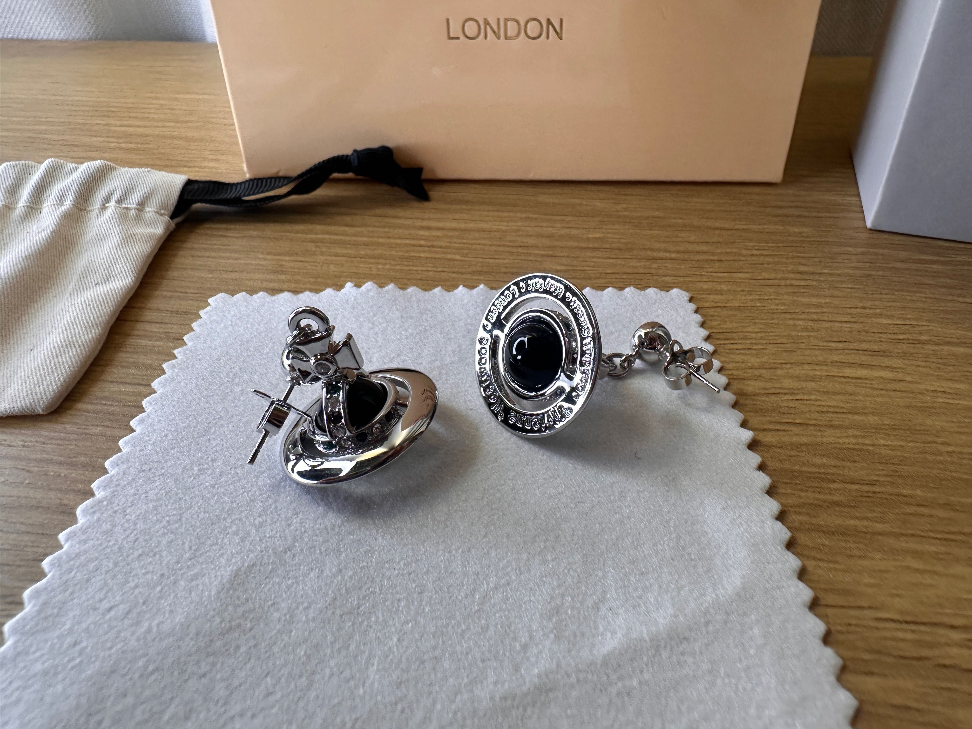 Cercei Vivienne Westwood ”world’s end orb”, bilă neagra + argintiu