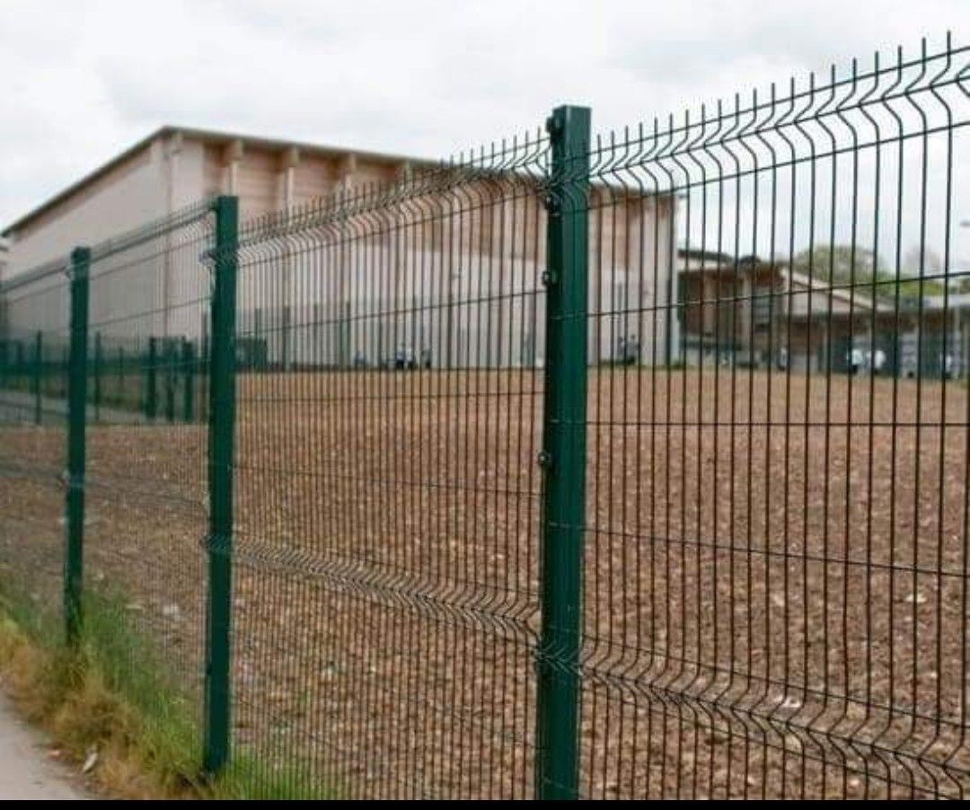 Garduri împrejmuiri terenuri din plasă boldurata sau plasă împletită