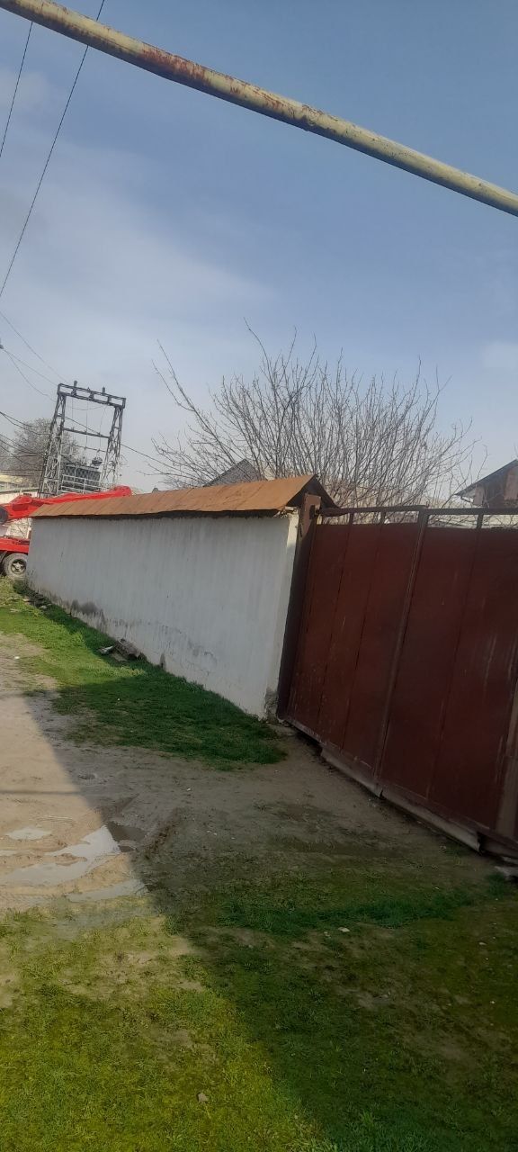 Uy sotiladi uchastka