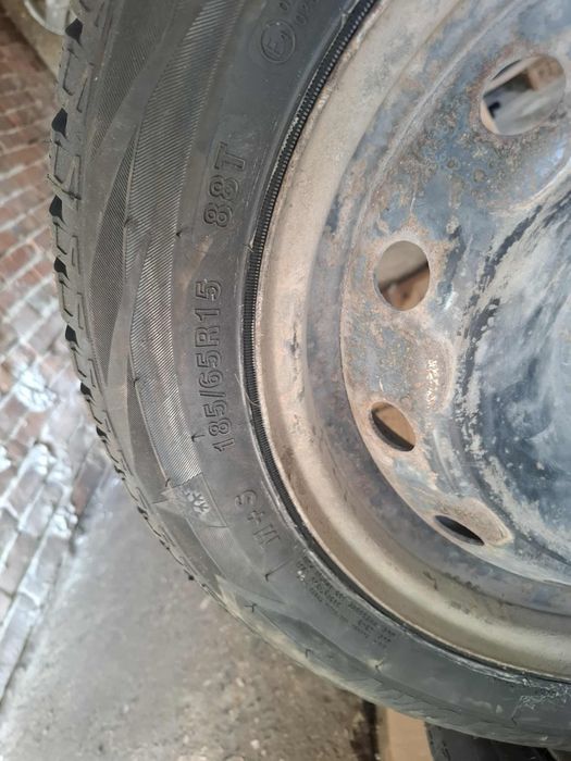 Продавам зимни гуми със джанти