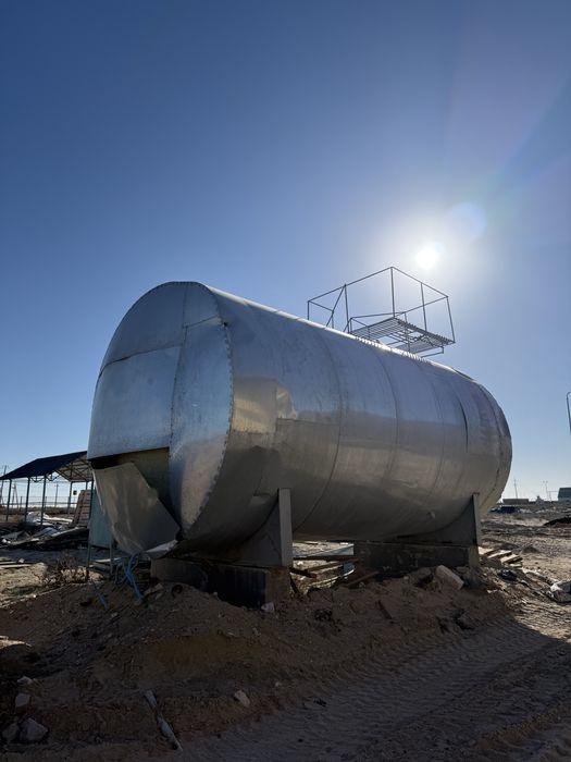 Емкость ,цистерна воды продаю ,20 куб,стоит за городом.