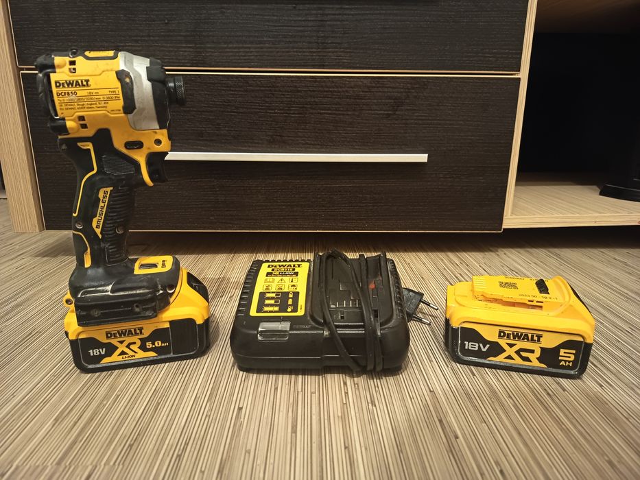 DeWALT DCF 850 cu impact