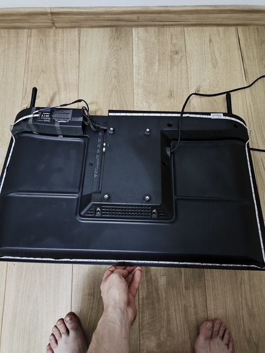 Vând televizor hisense.