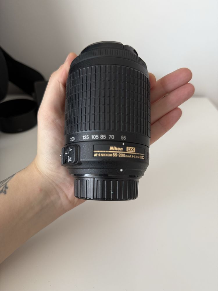Aparat DSLR Nikon D3200 + 2 obiective: 50mm si 55-200mm + trepied