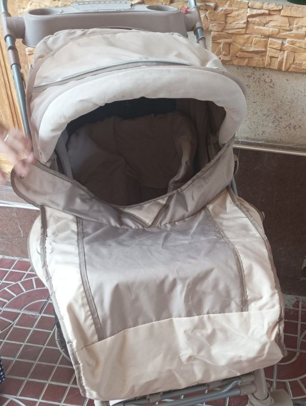 Срочно каляска сотилати.