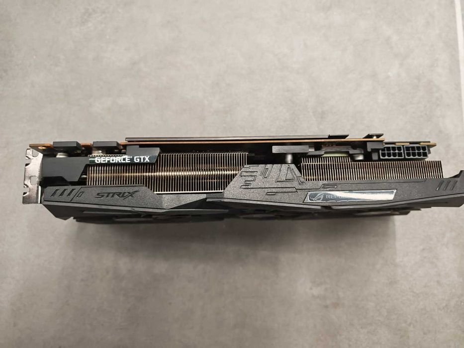 Placă video ASUS GeForce GTX 1080 Ti ROG STRIX de 11GB DDR5X 352-bit