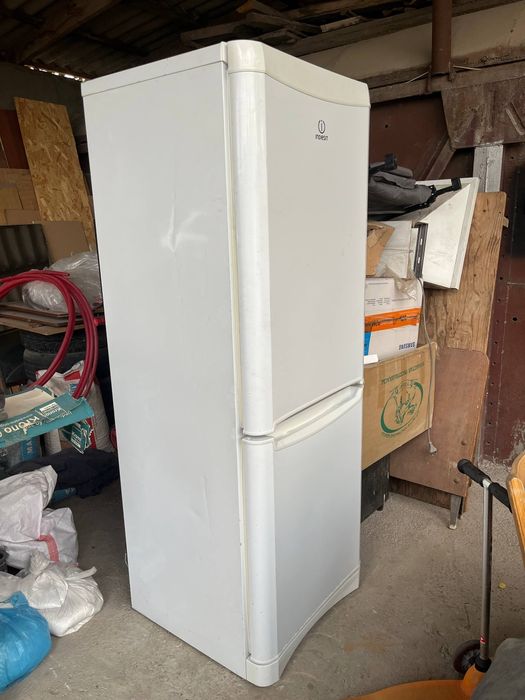 Холодильник Indesit