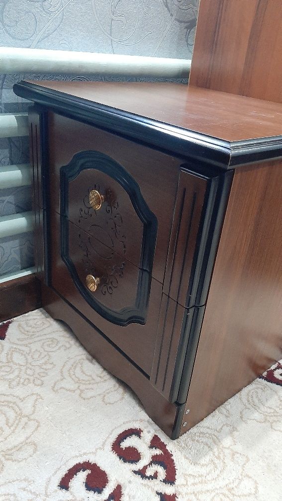 Срочно продается шифонер, кроват, зеркалный комод, честер, 2 тумбочки