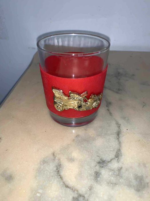 Sticla de whisky cinci pahare