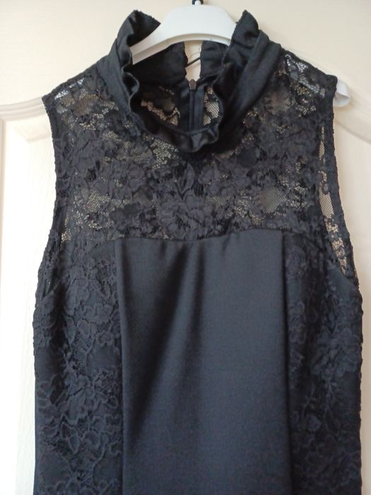 Дантелена черна рокля