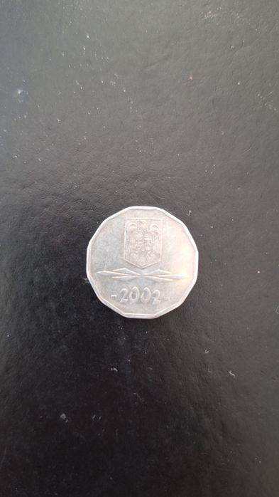Vând moneda 5000 lei din 2002