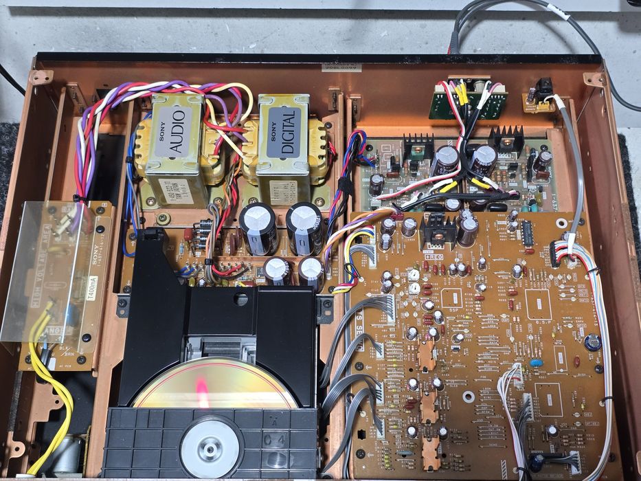 Linie audio SONY ,deck TC-K970ES, cd-player CDP-X555ES, amplificator