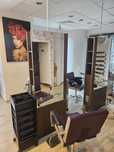 Vand posturi coafor cu 2 ucenici,fiecare post are scaun pt client