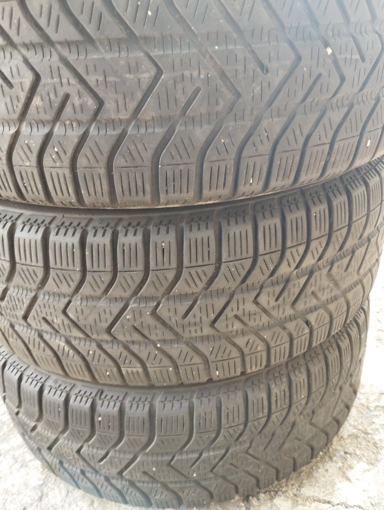 Продавам гуми Pirelli 185/55/15