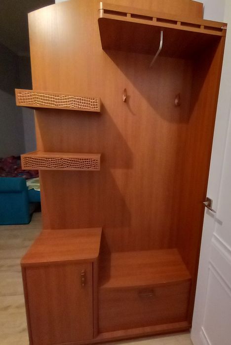Продам вешалку для  прихожей