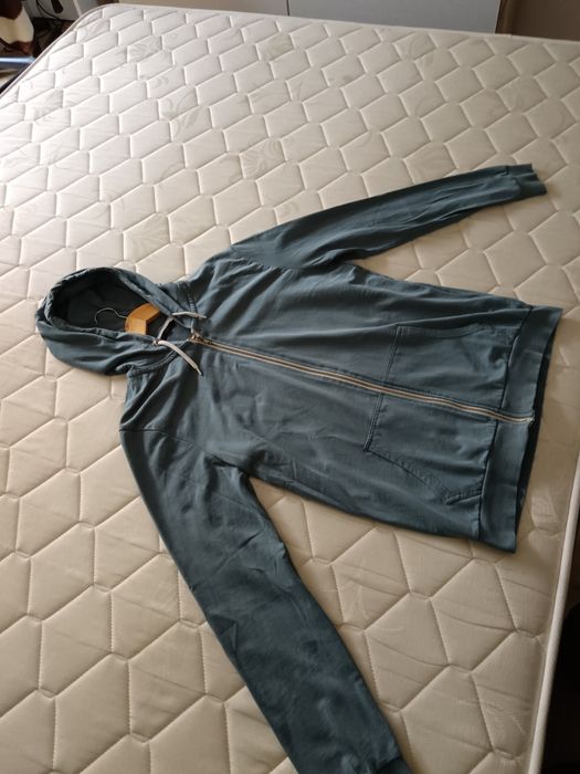 Bluza culoarea albastra