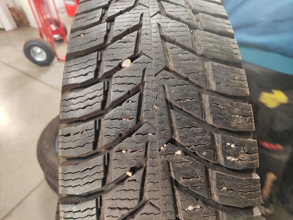 2бр.зимни гуми 225/75/16C Nokian