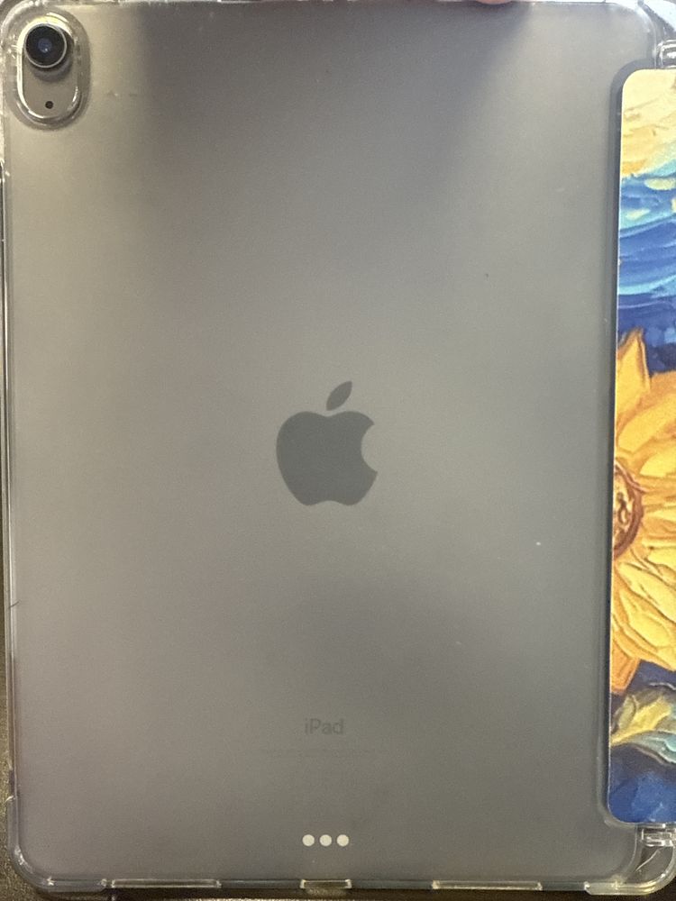 Vand Ipad Air (a 4 a generatie) stare excelenta!