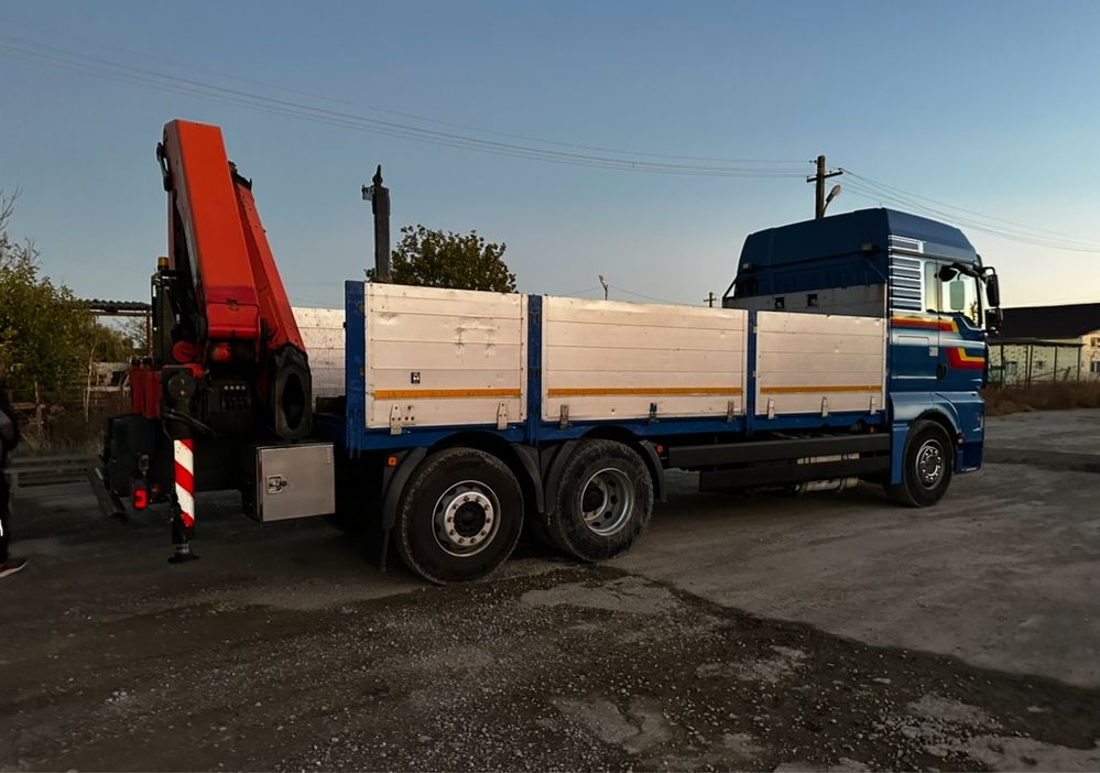 Camion cu macara MAN