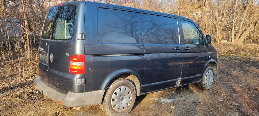 Doua Volkswagen Transporter T5